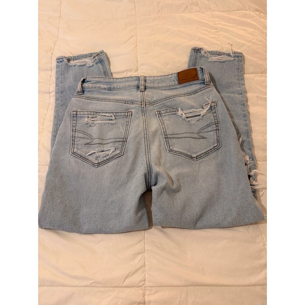 American Eagle Mom Jeans – Light Wash Ripped – Size 2 Short (STRIGID) - Picture 8 of 8